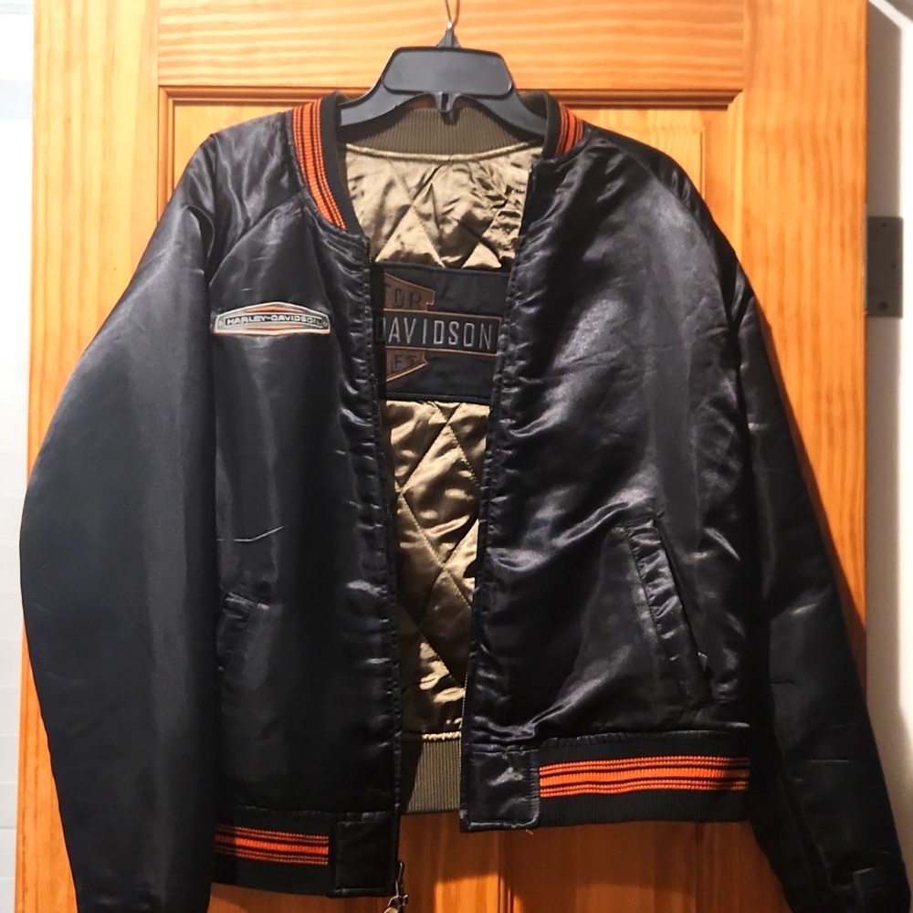 Reverseable women's large HD bomber jacket